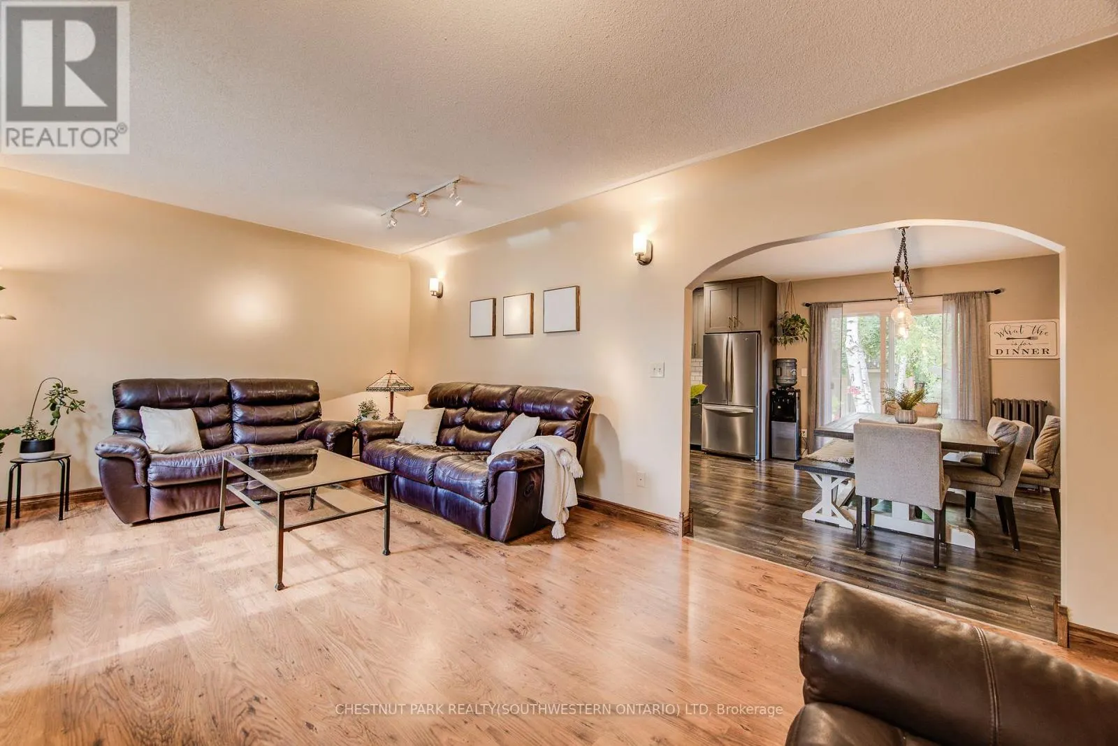 1105 QUEEN'S BUSH ROAD