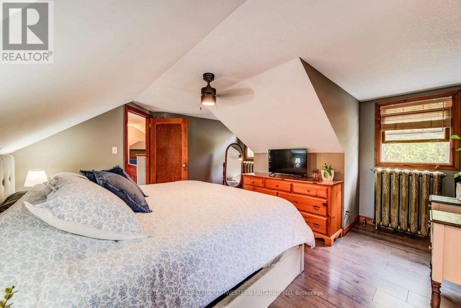1105 QUEEN'S BUSH ROAD