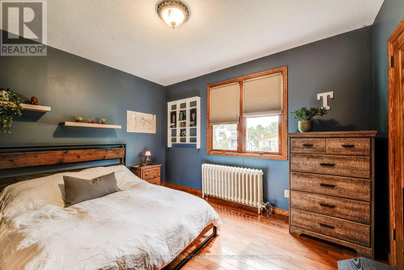 1105 QUEEN'S BUSH ROAD