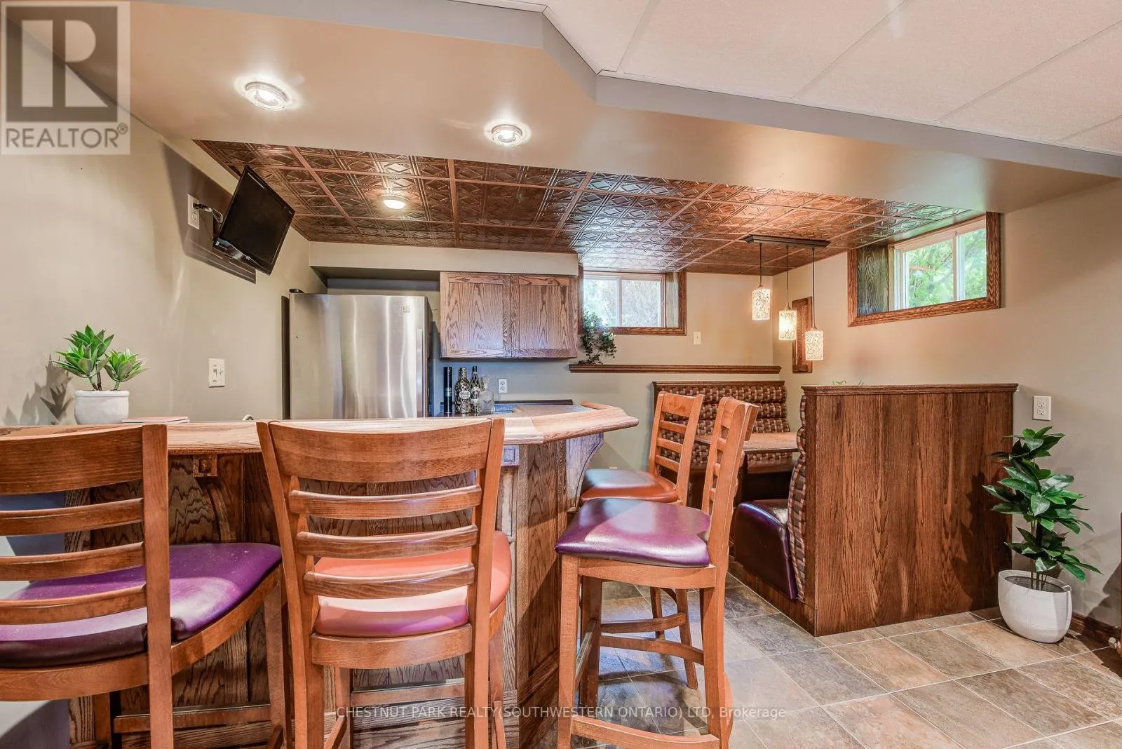 1105 QUEEN'S BUSH ROAD