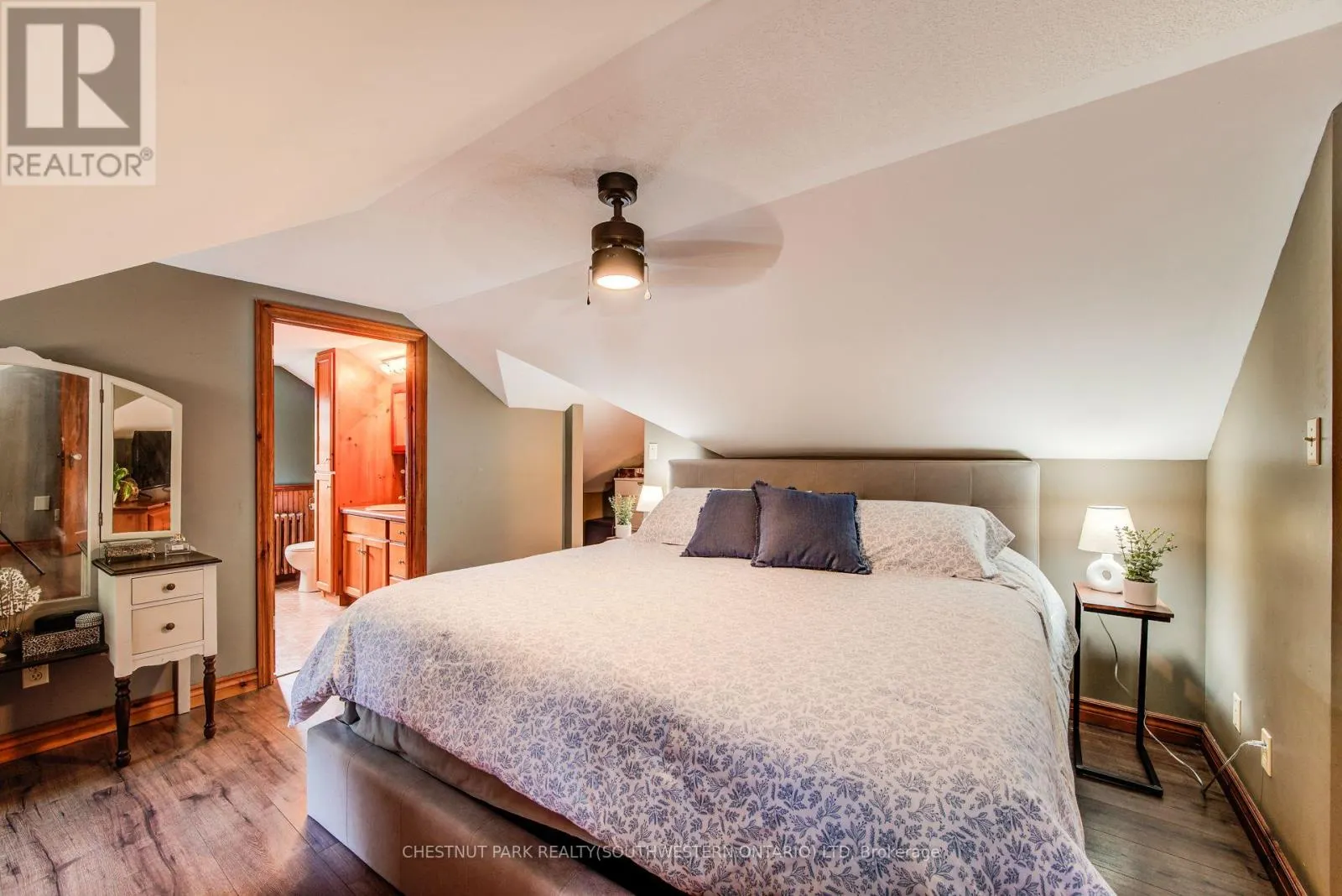 1105 QUEEN'S BUSH ROAD