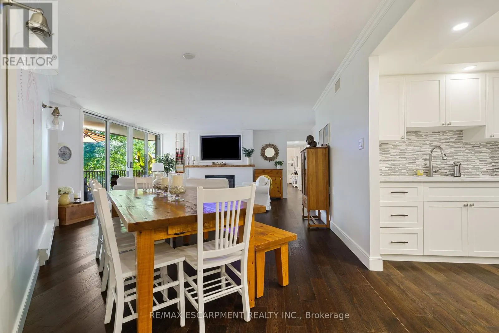 301 - 150 WILSON STREET W