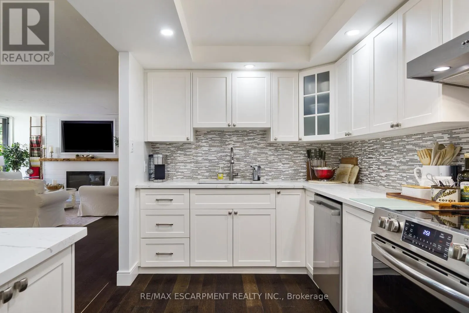 301 - 150 WILSON STREET W