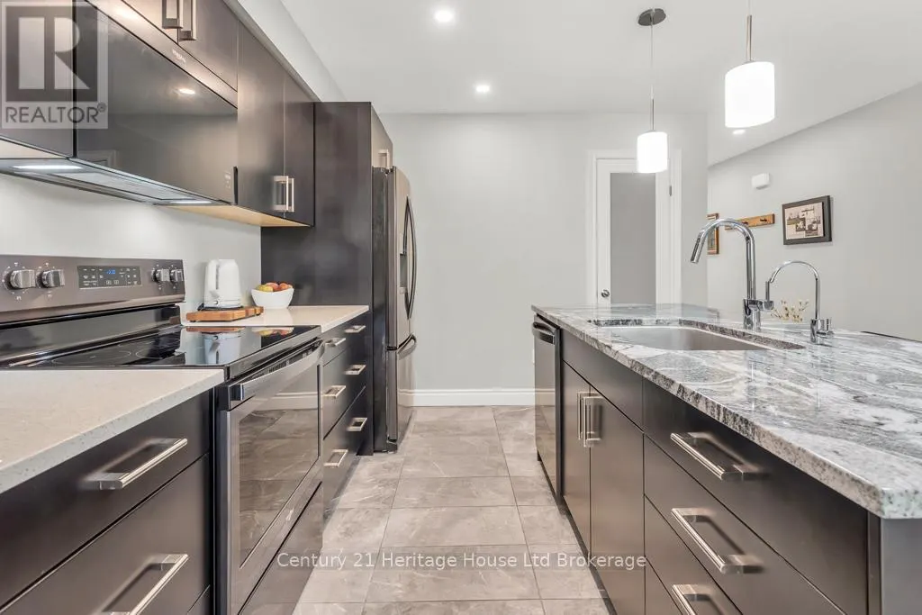 3 - 35 CHATFIELD STREET, #3