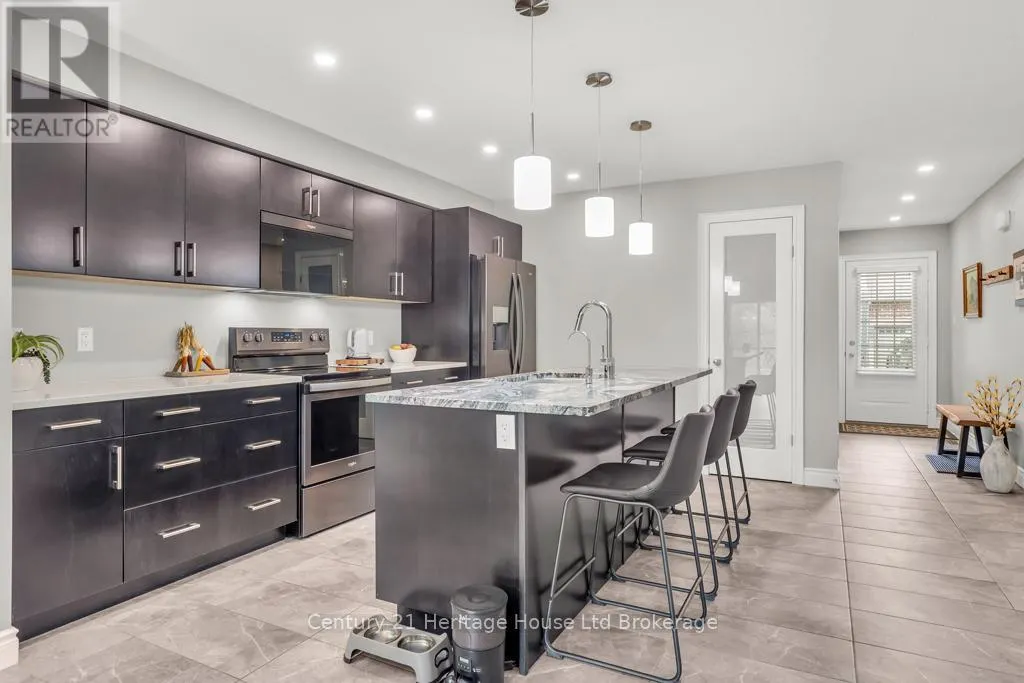 3 - 35 CHATFIELD STREET, #3