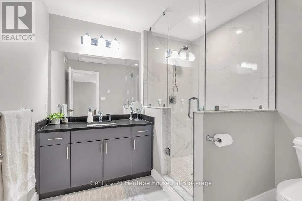 3 - 35 CHATFIELD STREET, #3