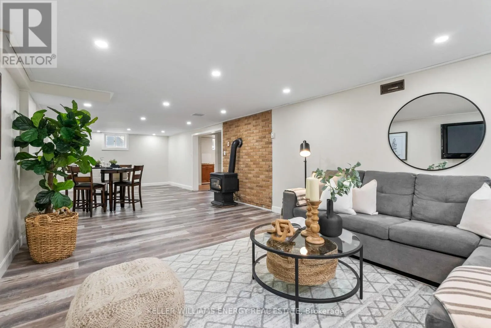 97 DIVISION STREET S