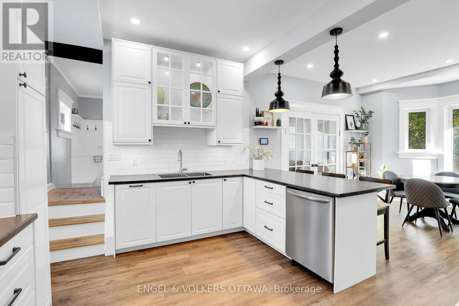 10 IDA STREET S