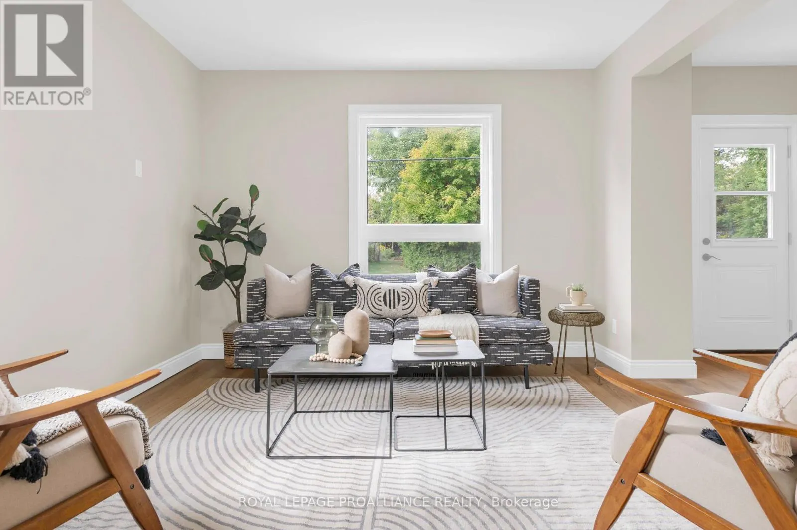 27 MAPLEWOOD AVENUE