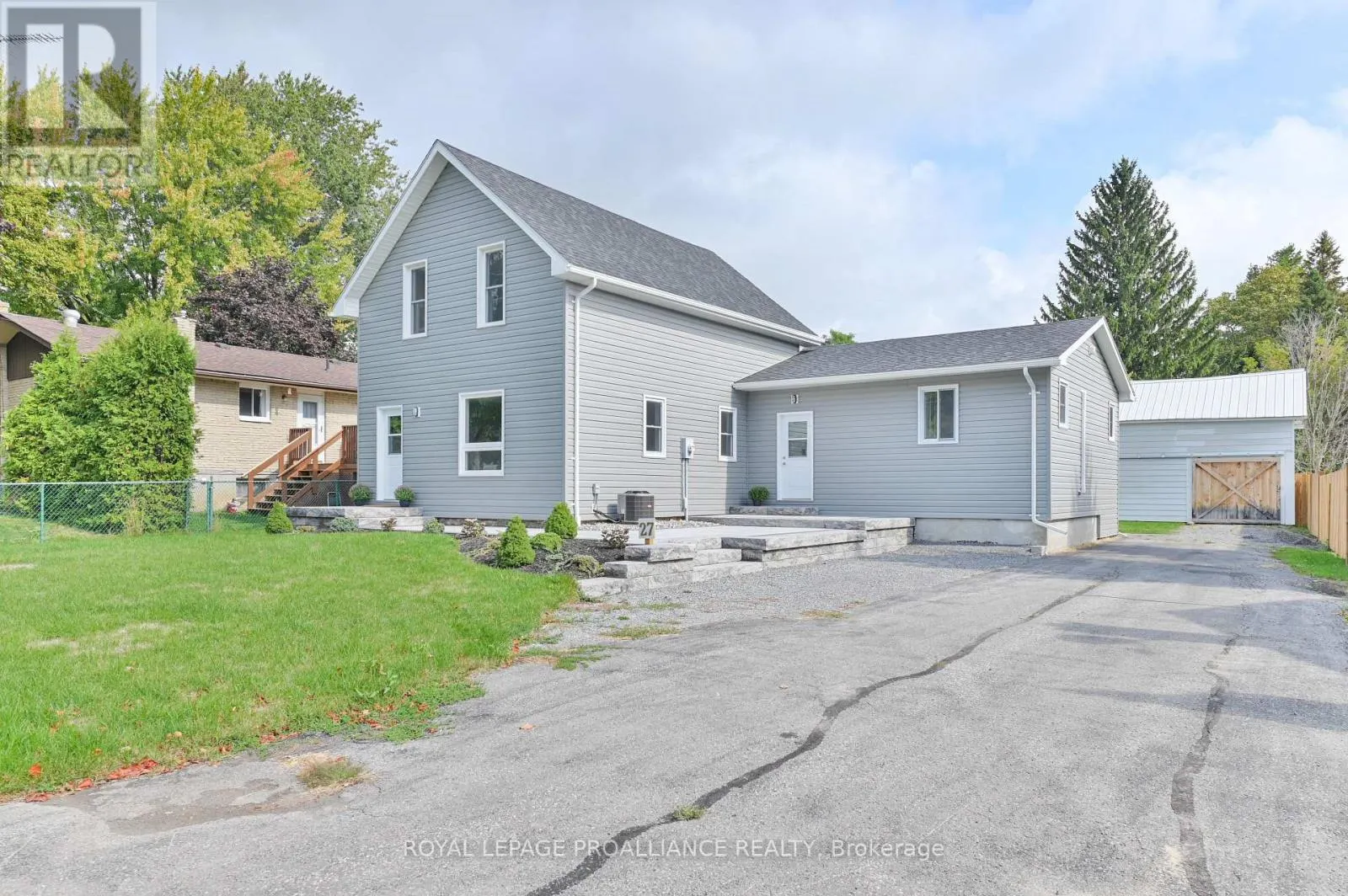 27 MAPLEWOOD AVENUE