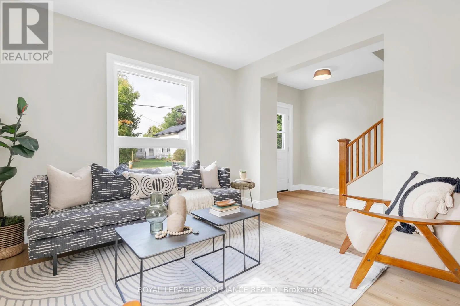 27 MAPLEWOOD AVENUE