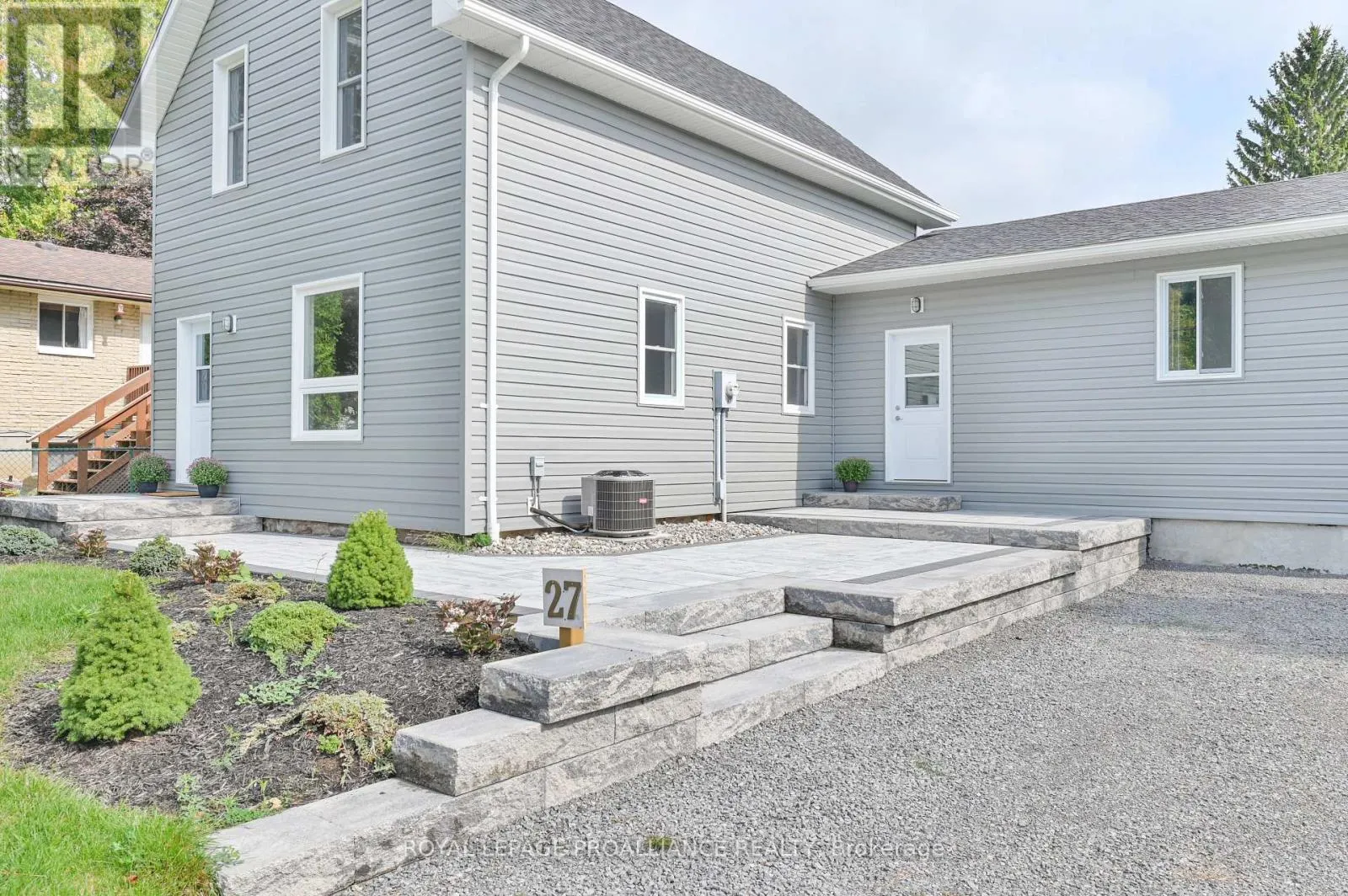 27 MAPLEWOOD AVENUE