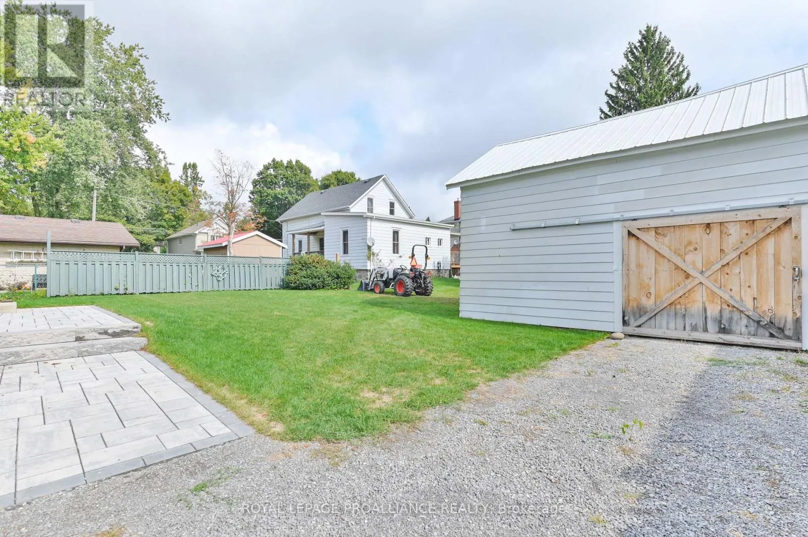 27 MAPLEWOOD AVENUE