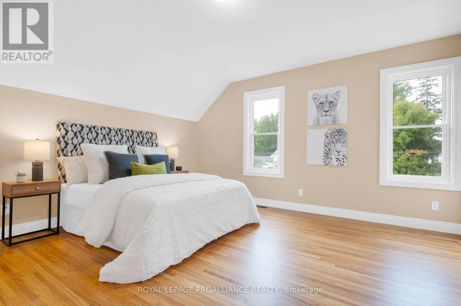 27 MAPLEWOOD AVENUE