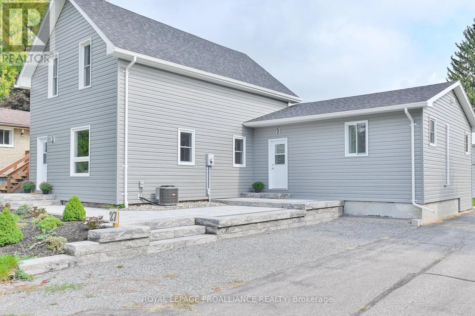 27 MAPLEWOOD AVENUE