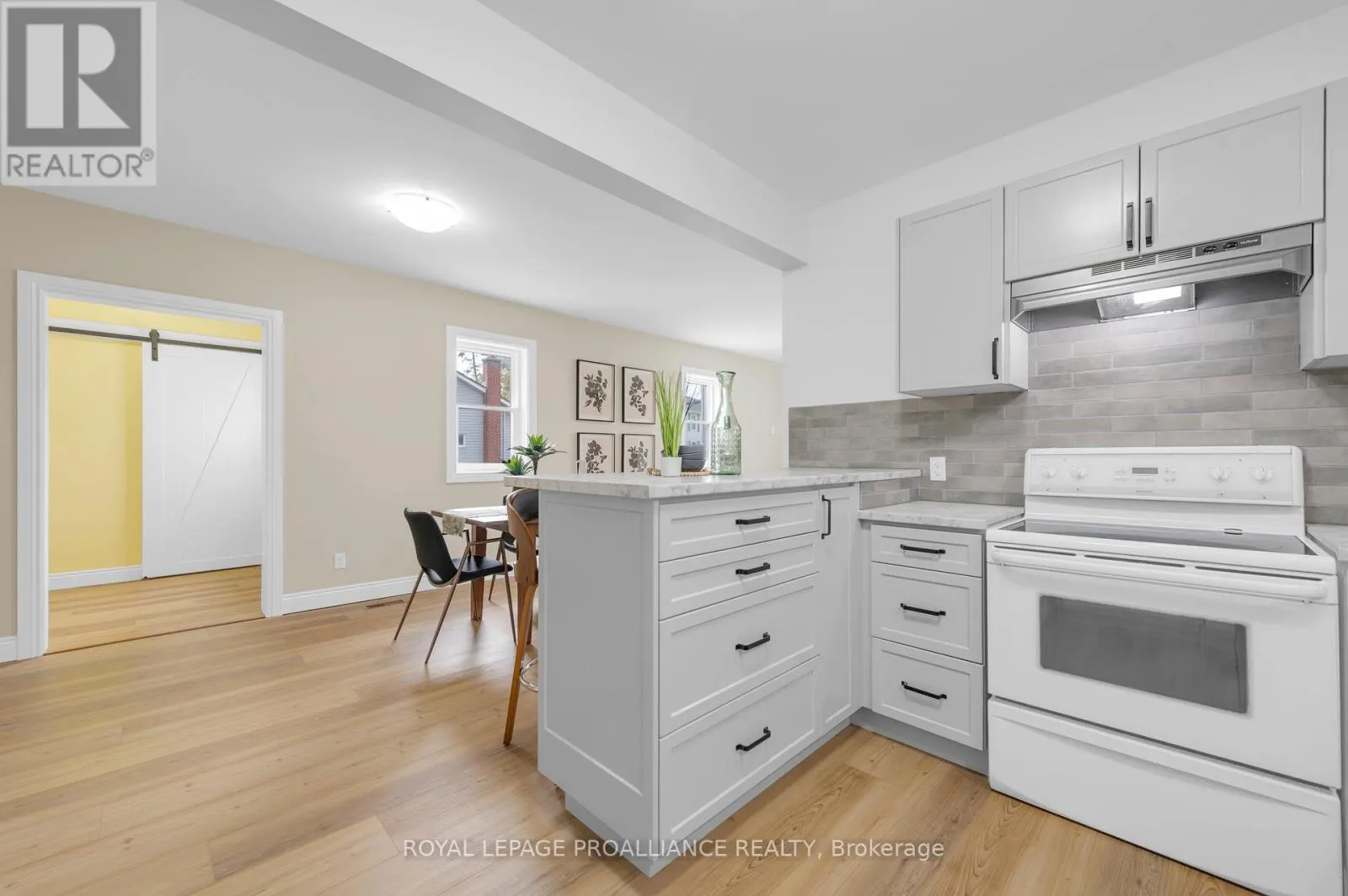 27 MAPLEWOOD AVENUE