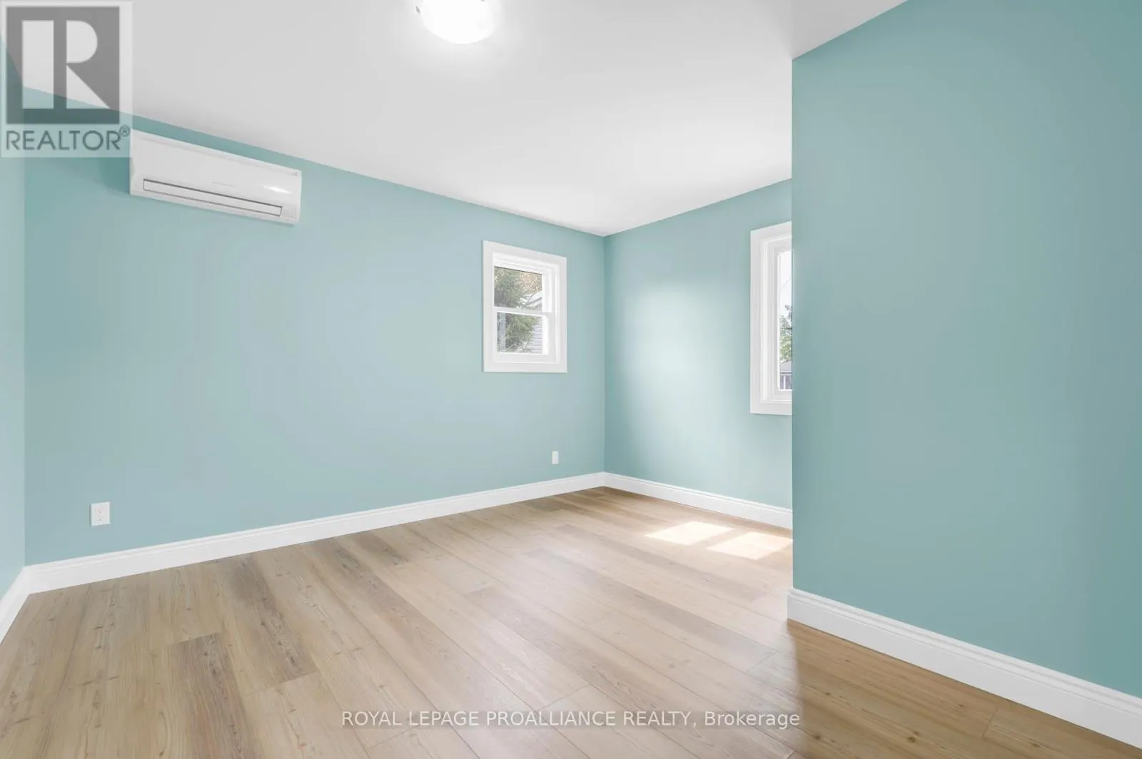 27 MAPLEWOOD AVENUE