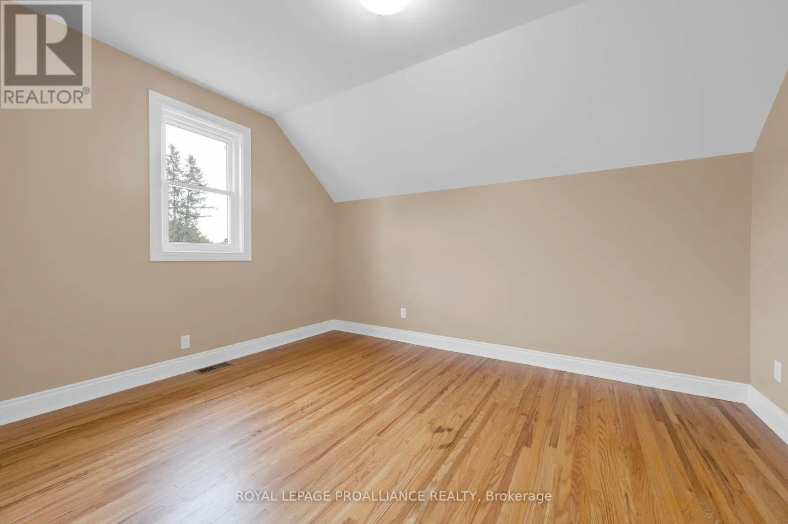 27 MAPLEWOOD AVENUE