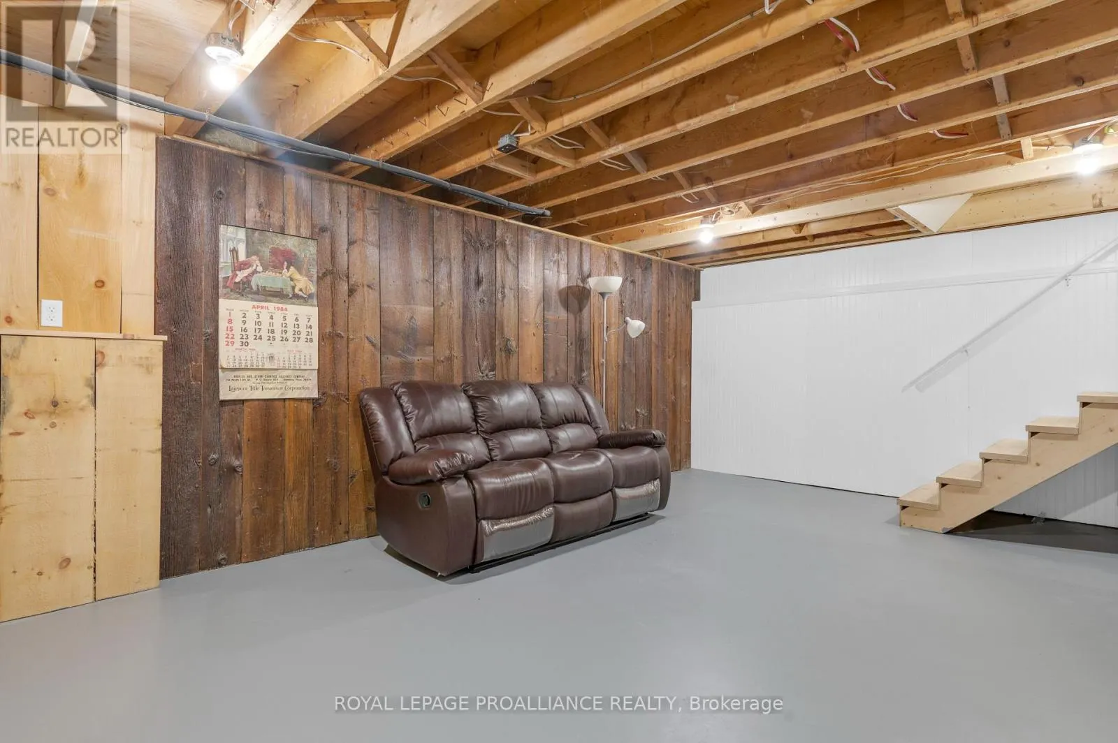 27 MAPLEWOOD AVENUE