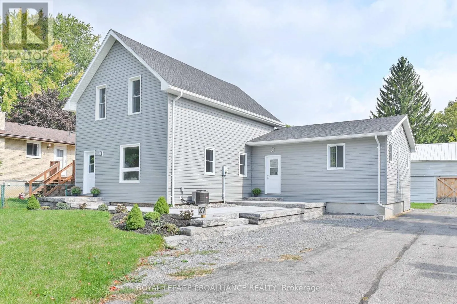 27 MAPLEWOOD AVENUE