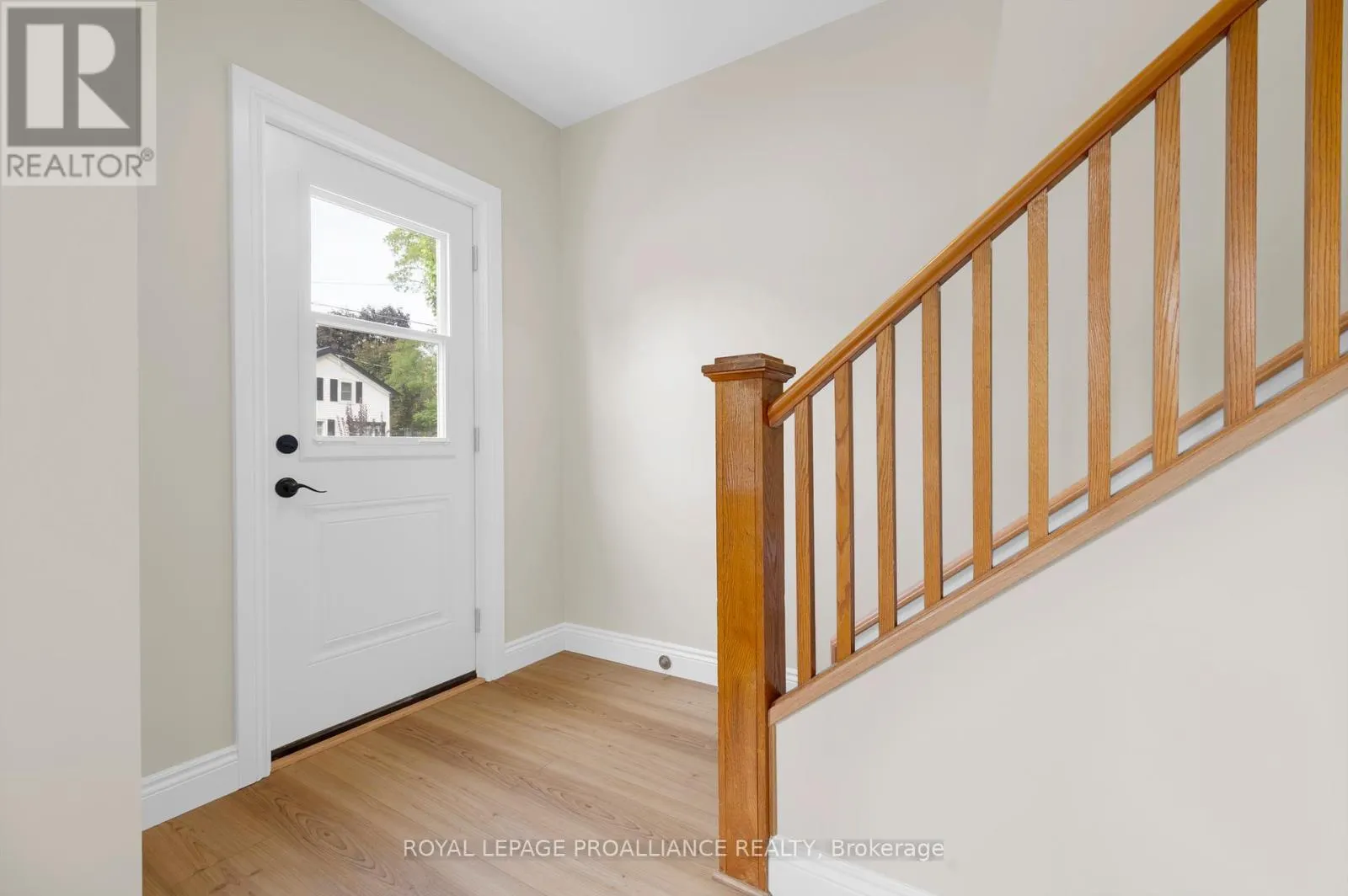 27 MAPLEWOOD AVENUE
