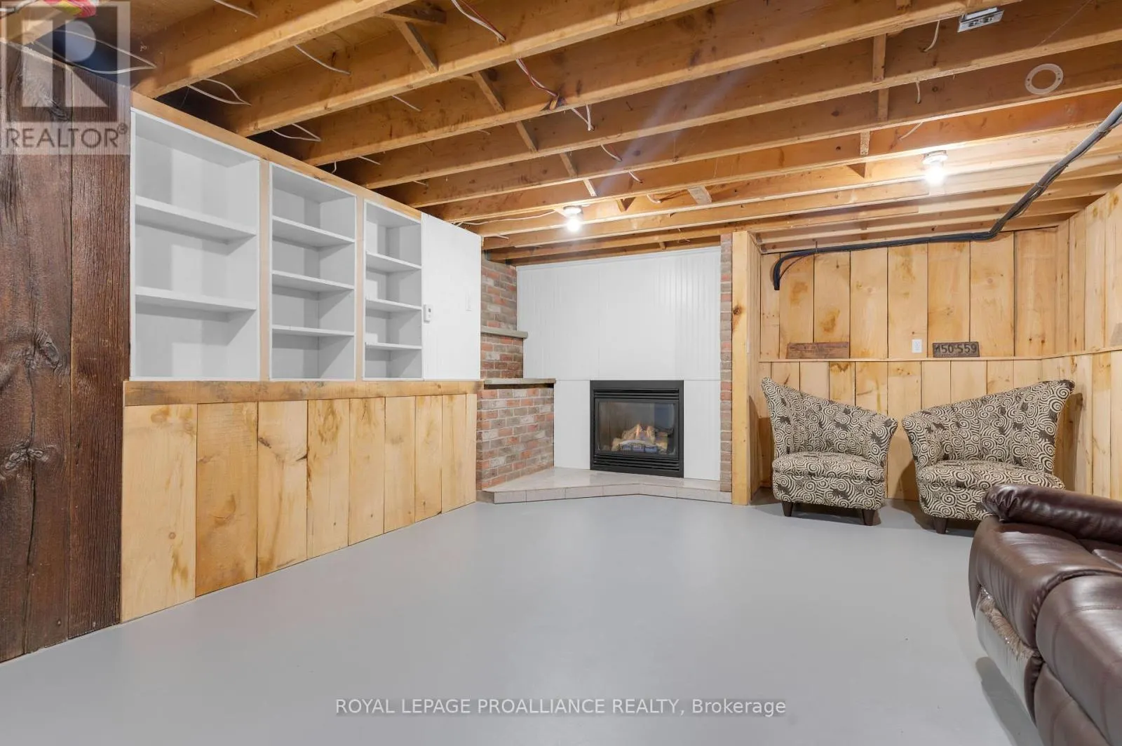 27 MAPLEWOOD AVENUE