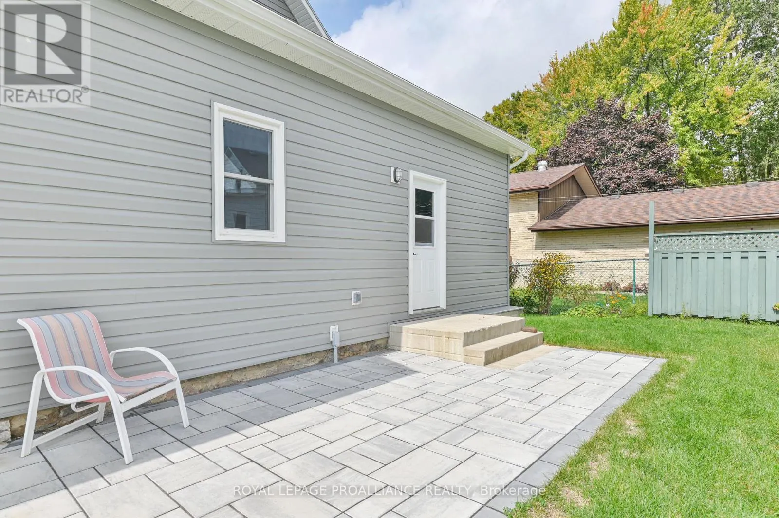 27 MAPLEWOOD AVENUE
