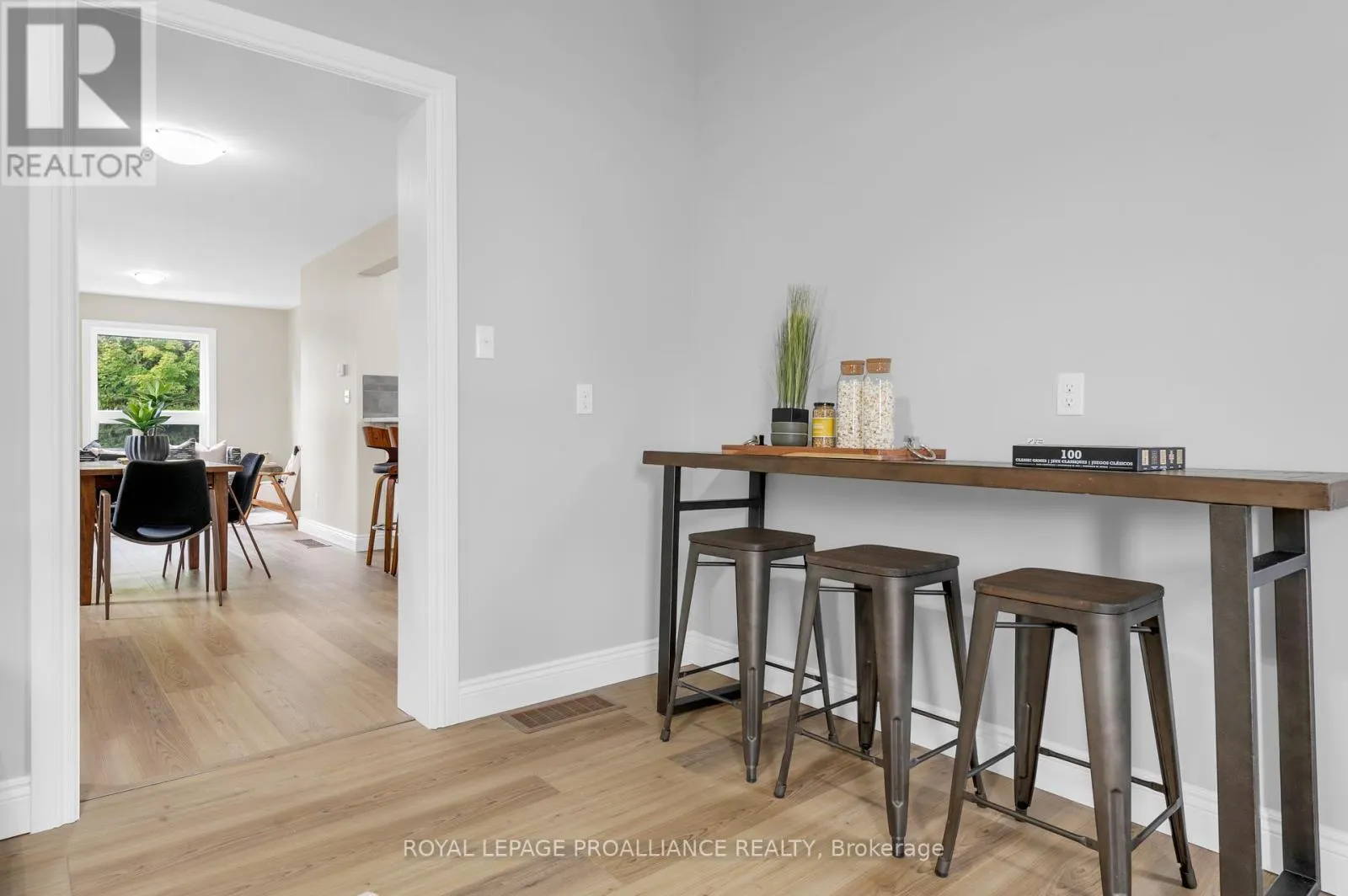 27 MAPLEWOOD AVENUE