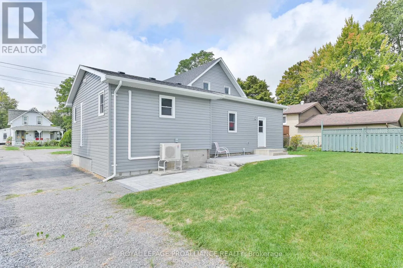 27 MAPLEWOOD AVENUE