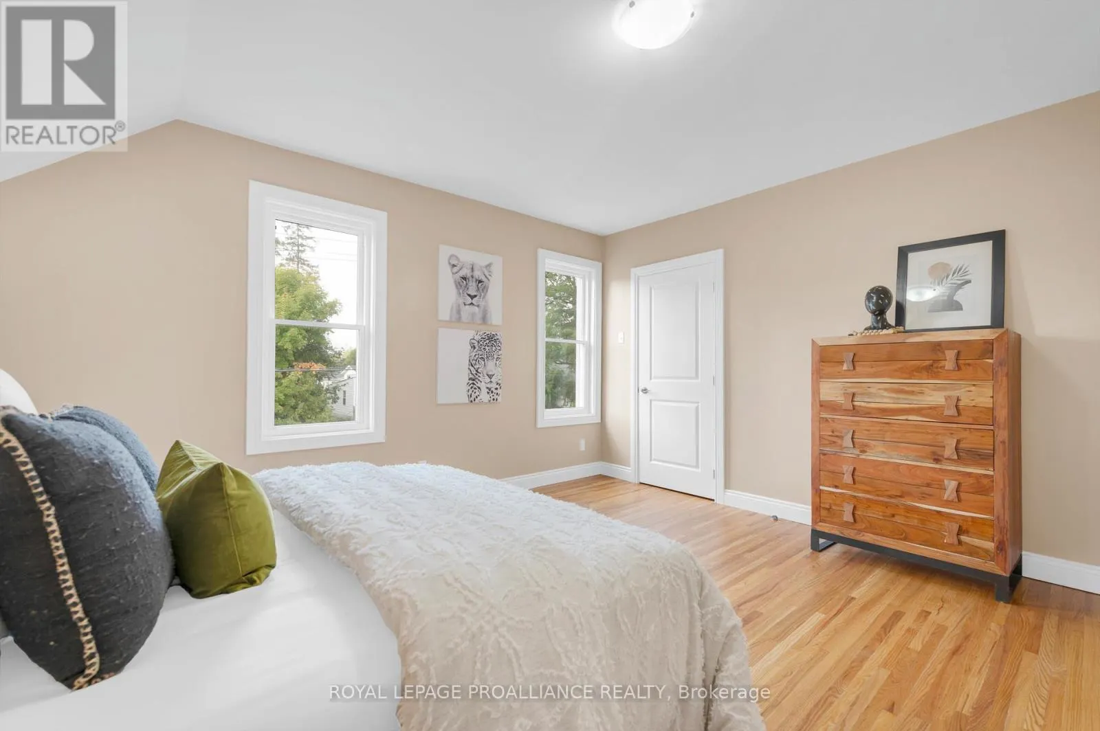 27 MAPLEWOOD AVENUE