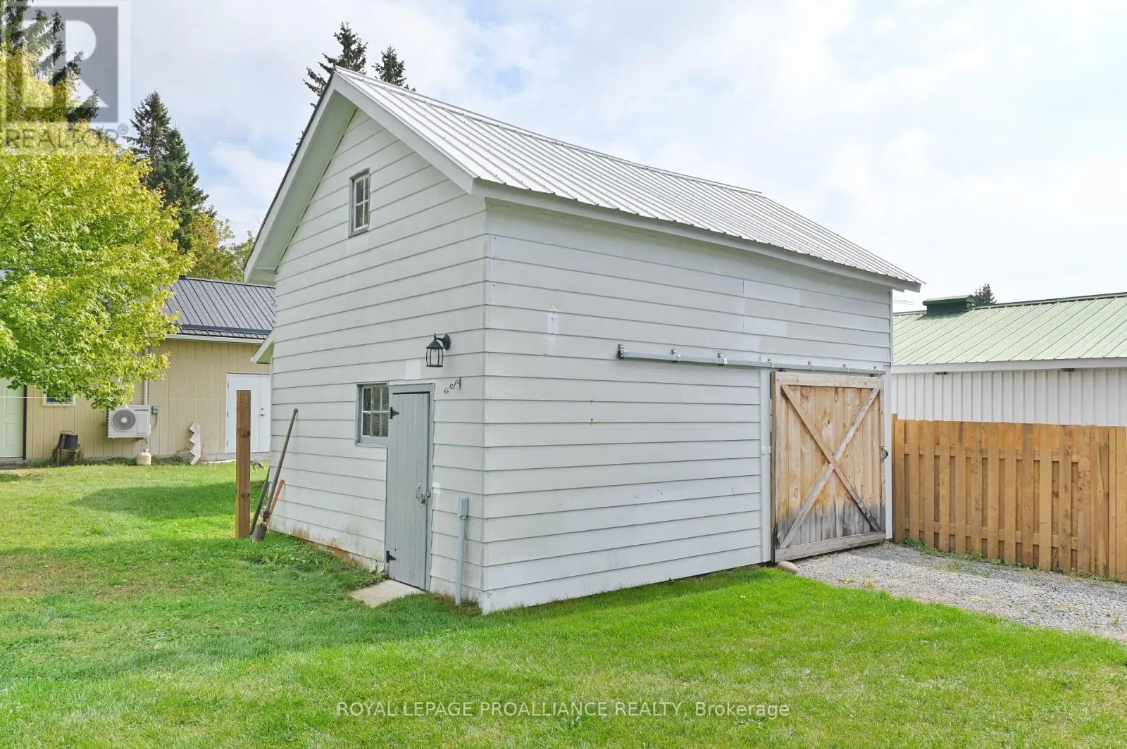 27 MAPLEWOOD AVENUE