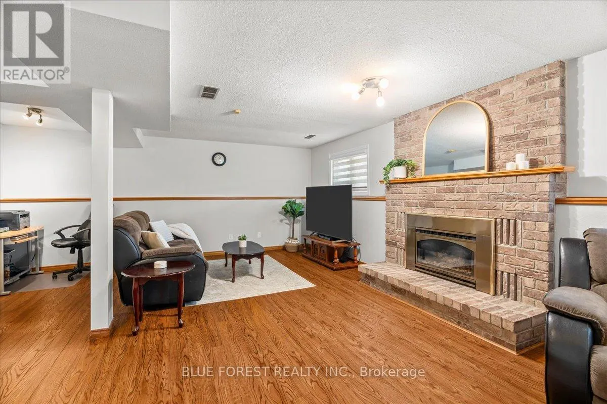 106 CONWAY LANE