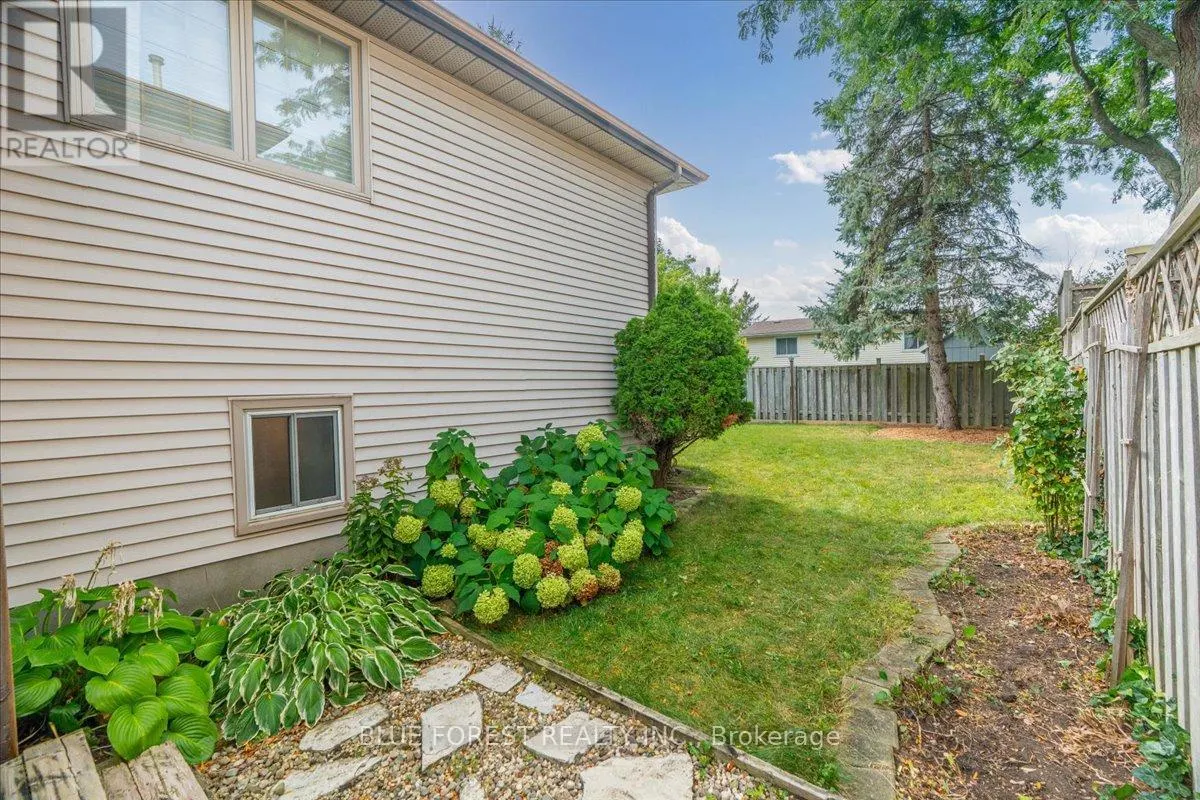 106 CONWAY LANE