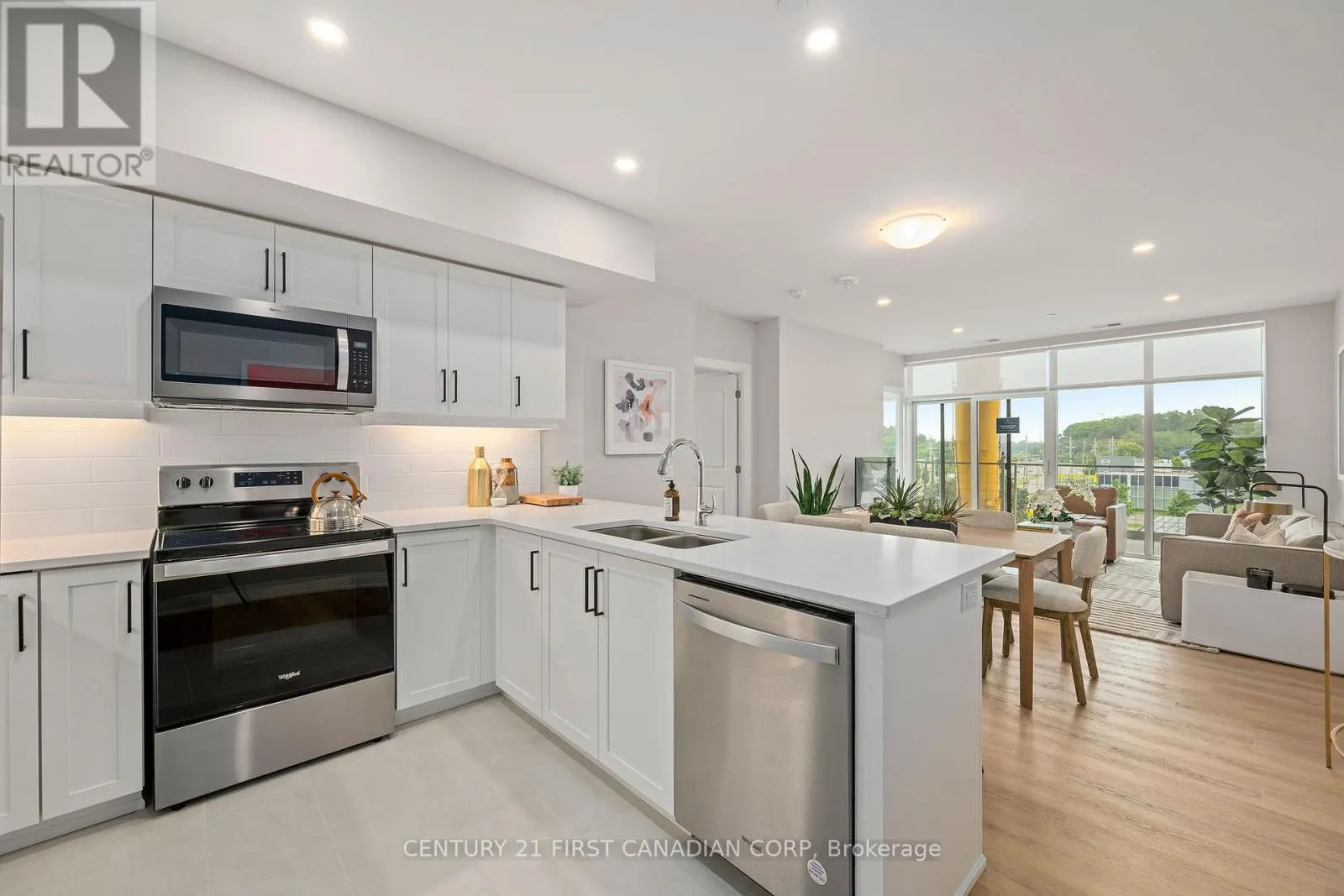 703 - 4286 KING STREET, #703