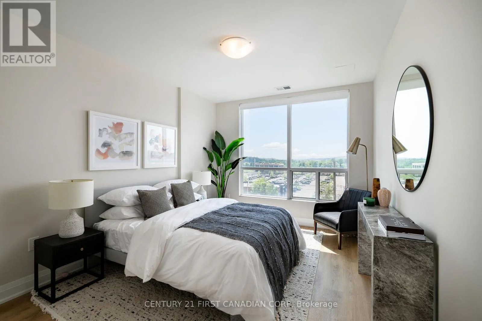 703 - 4286 KING STREET, #703