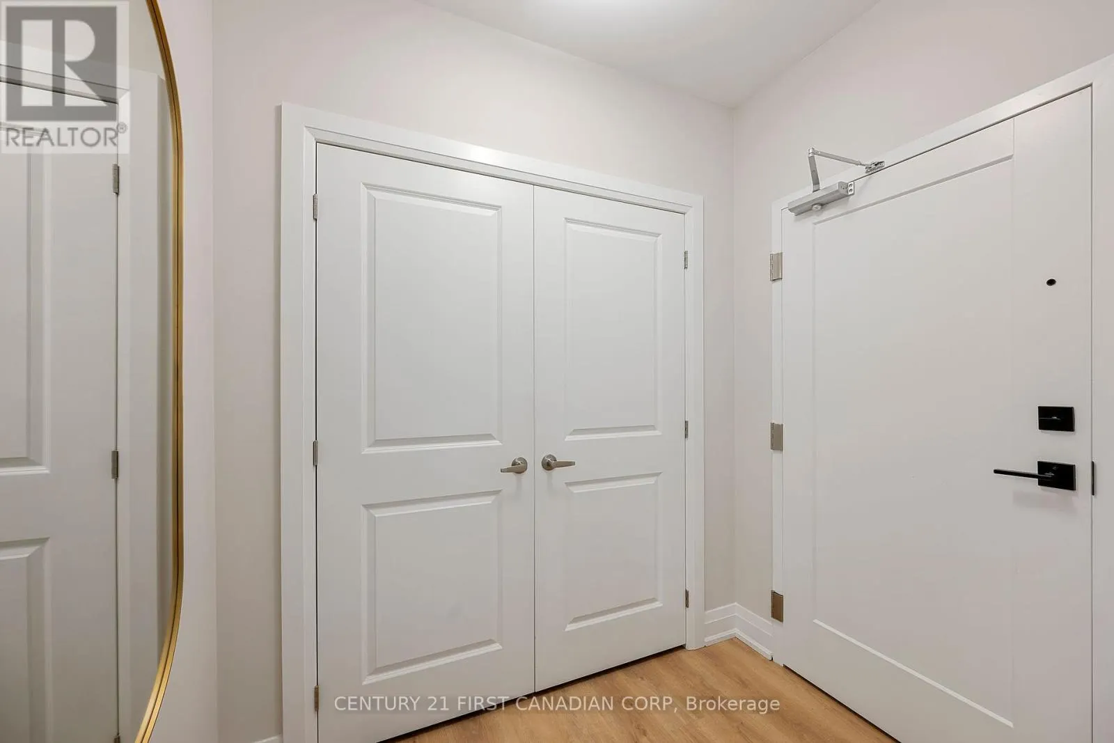 703 - 4286 KING STREET, #703