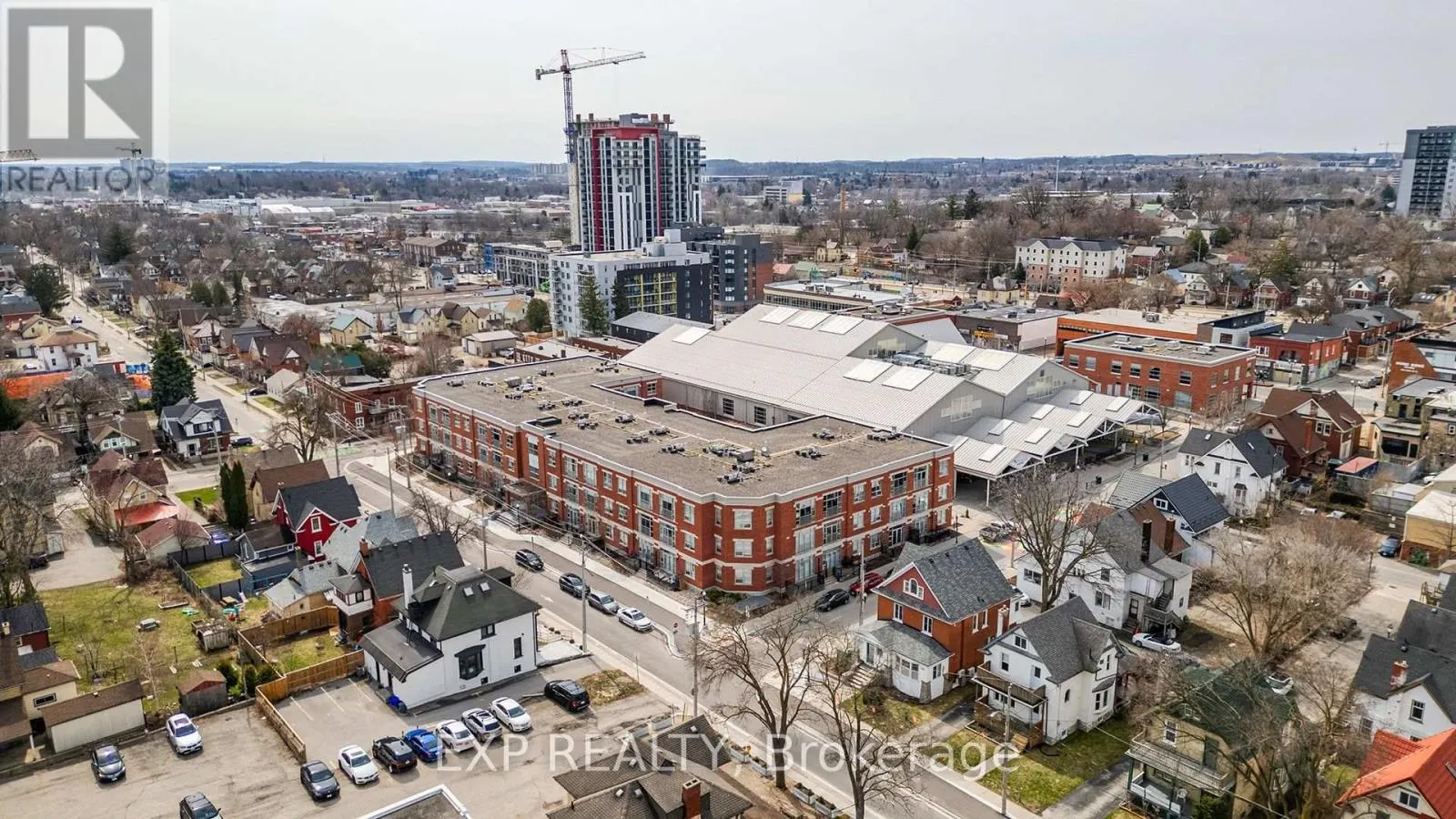 305 - 165 DUKE STREET E