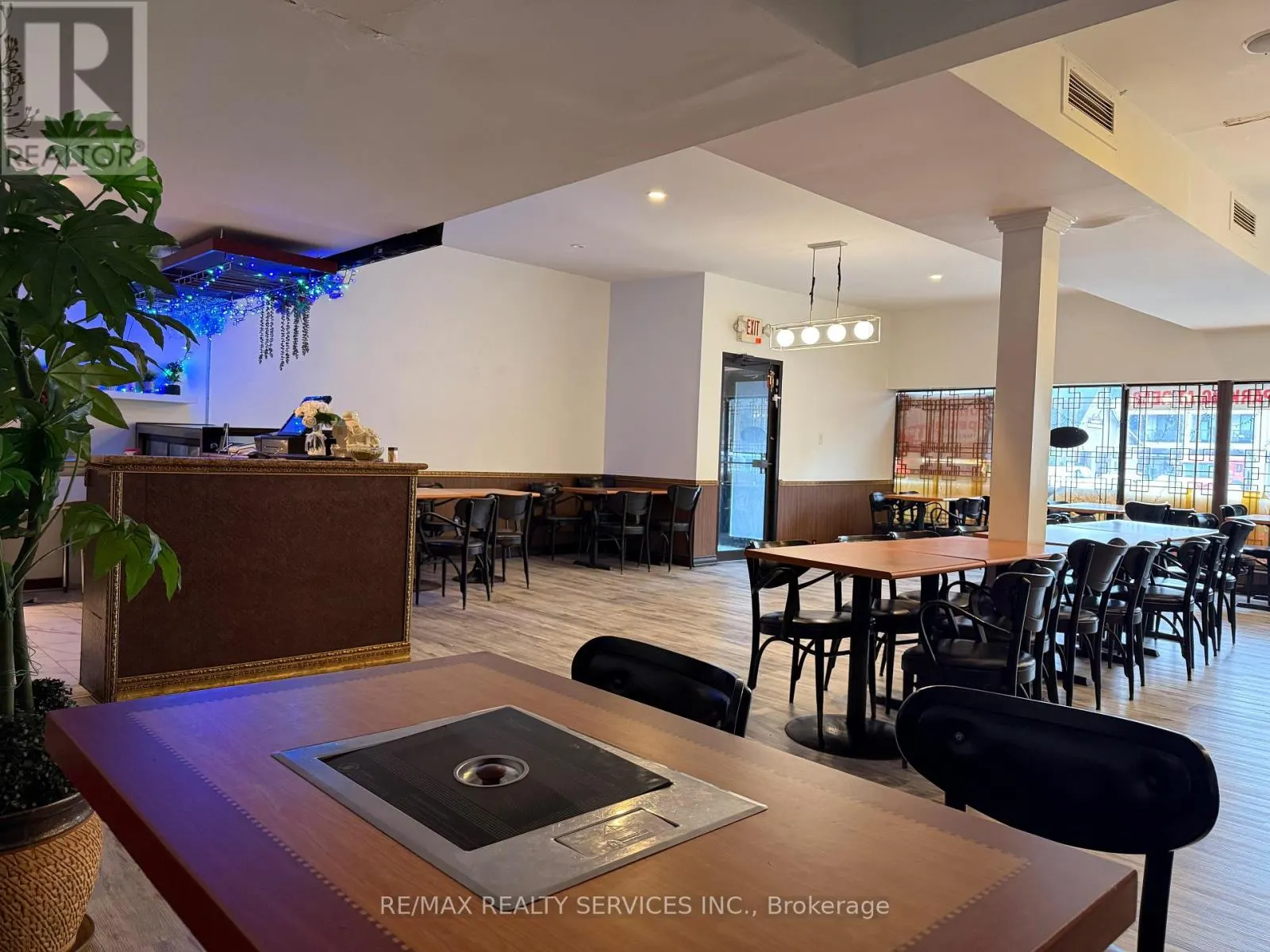 354 MAIN STREET W