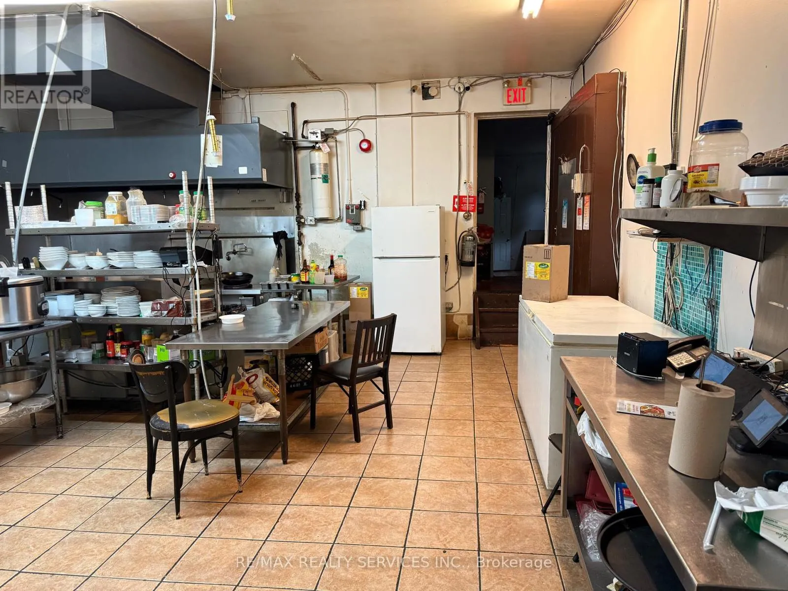 354 MAIN STREET W