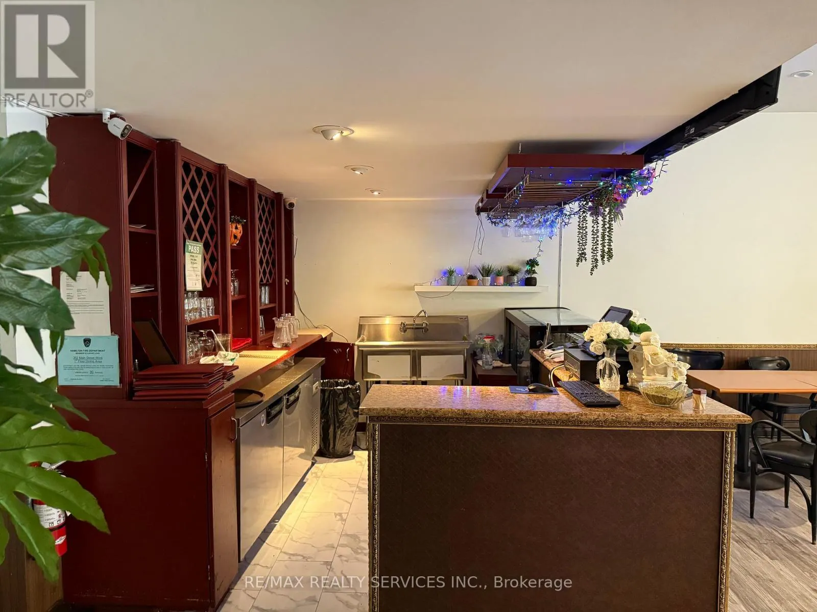 354 MAIN STREET W