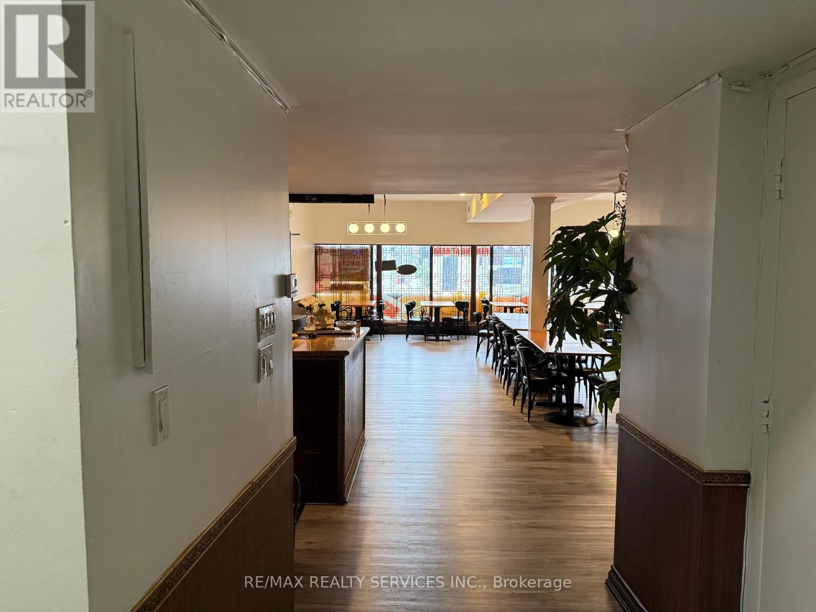 354 MAIN STREET W
