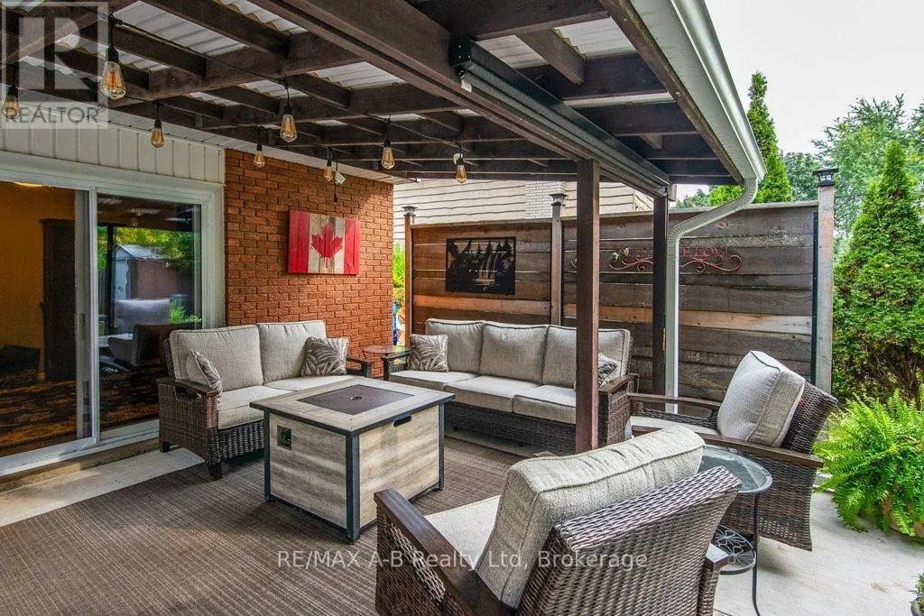 35 TECUMSEH CRESCENT