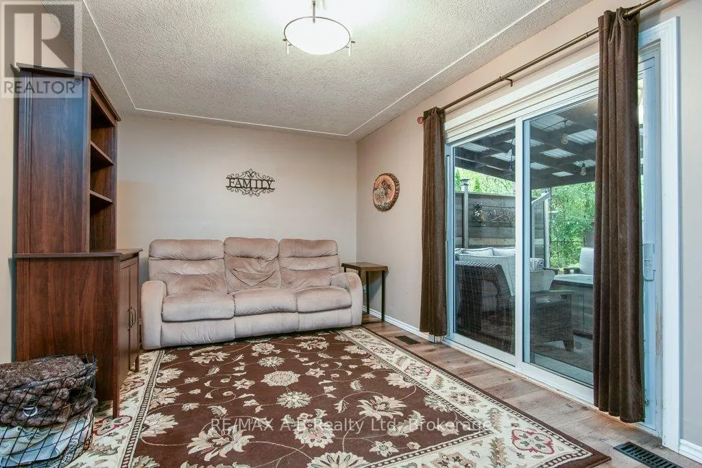 35 TECUMSEH CRESCENT