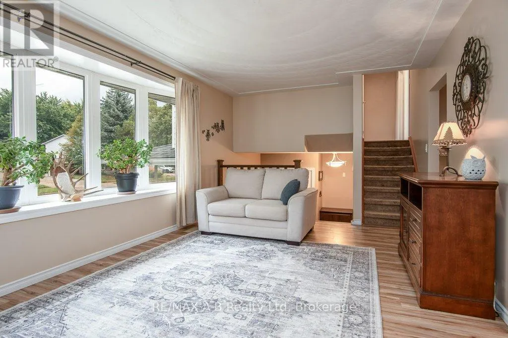 35 TECUMSEH CRESCENT
