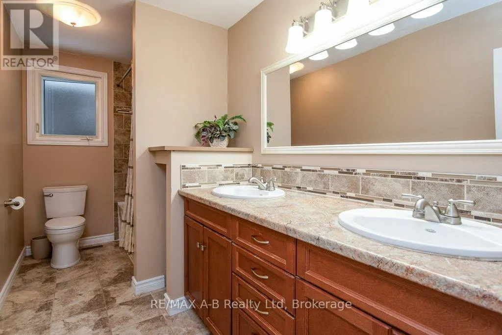 35 TECUMSEH CRESCENT