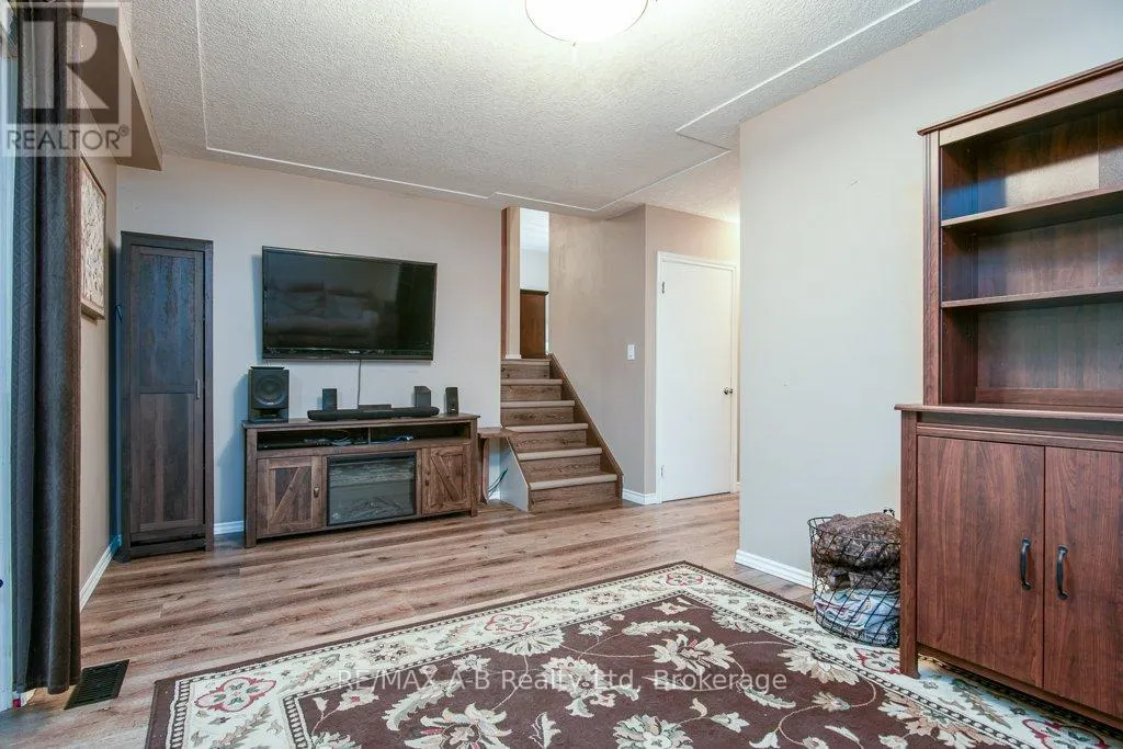35 TECUMSEH CRESCENT