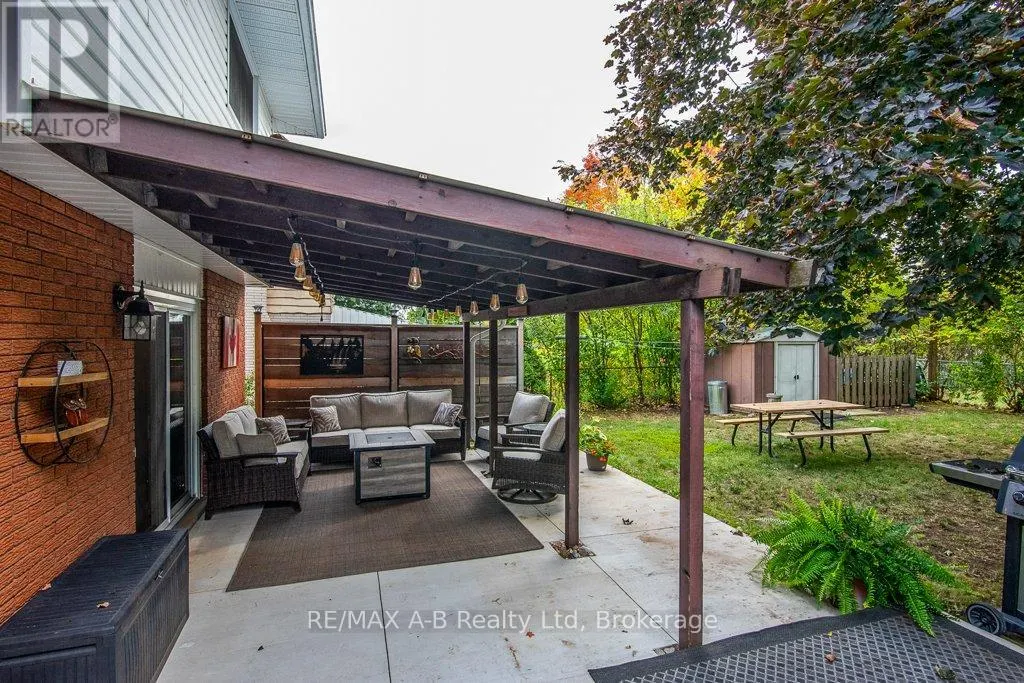 35 TECUMSEH CRESCENT