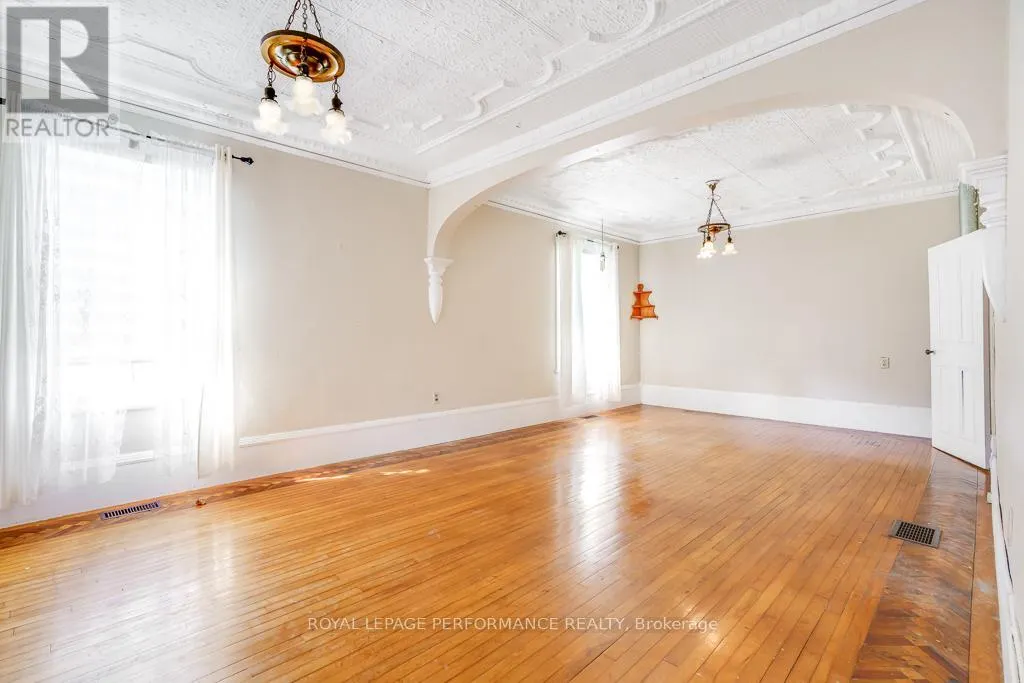 7 SPRUCE STREET S