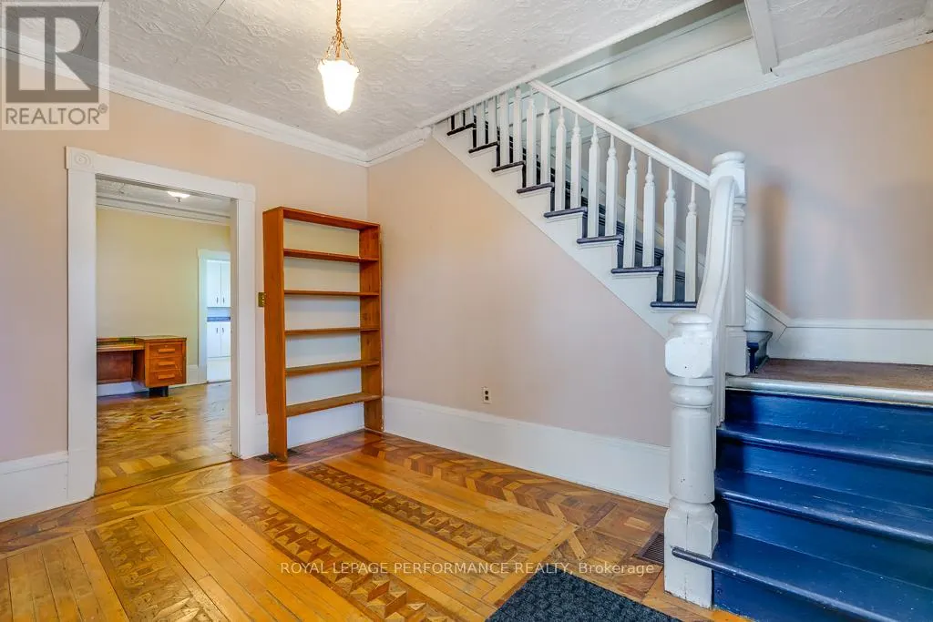 7 SPRUCE STREET S
