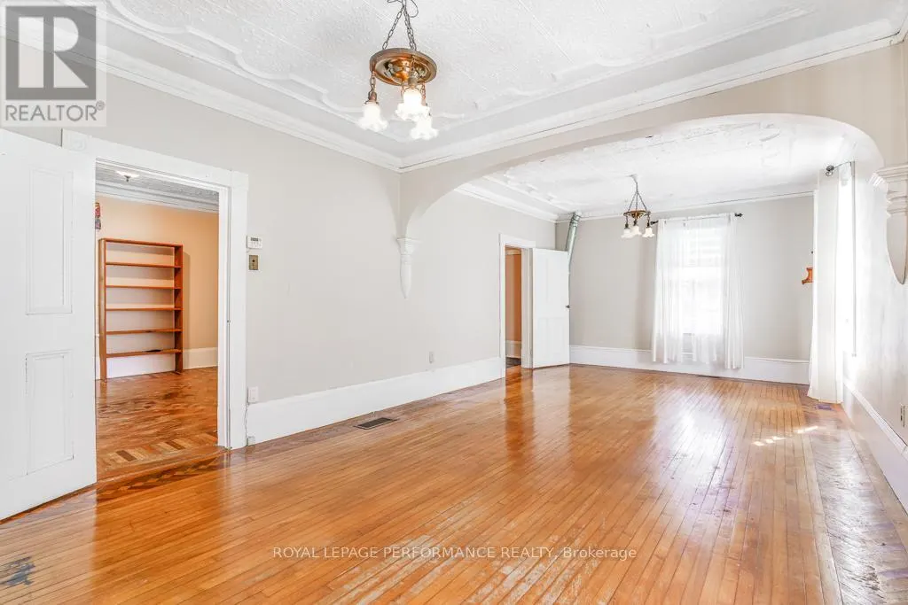 7 SPRUCE STREET S
